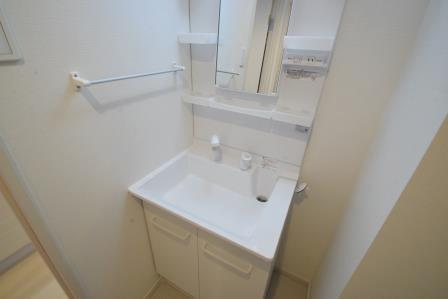 リブリ・ジェロ　セヴォムの独立洗面台|シャンプードレッサー付きです