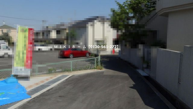 箕面市新稲５丁目　新築戸建の前面道路含む現地写真