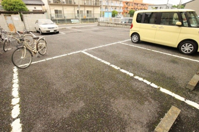 【駐車場】 | フローラ春日 | 敷地内駐車場完備♪