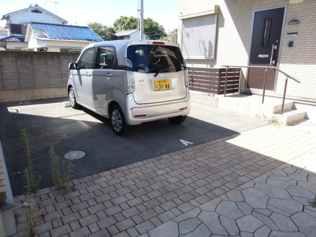 ハピネスコート1の駐車場