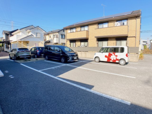 ロジュマンＢ棟の駐車場
