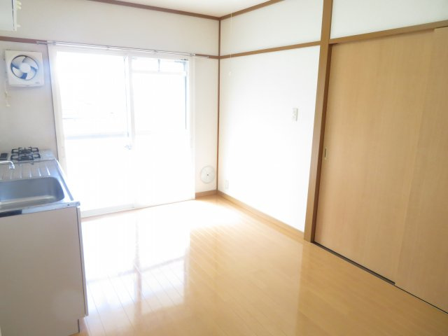天神マンションの居間・リビング|サンプル写真になります。