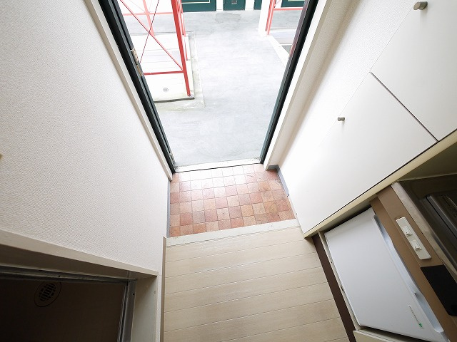 シティパレス新大宮P-5の玄関