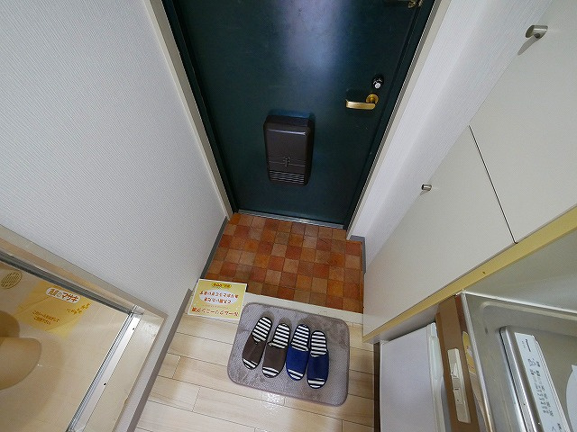 シティパレス新大宮P-5の玄関