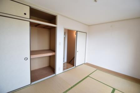 ハイクレスト大野の収納|収納2段付きの洋室です。