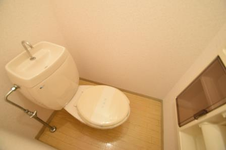 ハイクレスト大野のトイレ|トイレに棚付きです