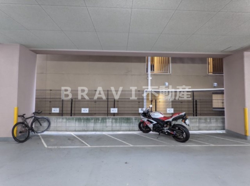 シャルマンフジ大阪城南　BRAVI不動産のその他共用部分|【シャルマンフジ大阪城南】バイク置場