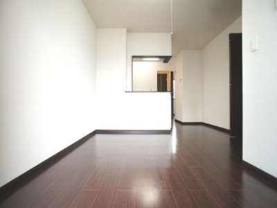 【居間・リビング】 | リバレイン | 照明器具、エアコン付のリビングです。