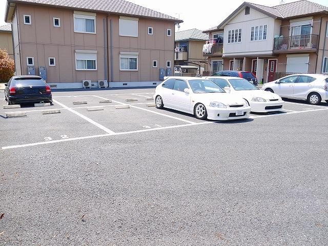 サニーサイドＦの駐車場|カースペースがあります