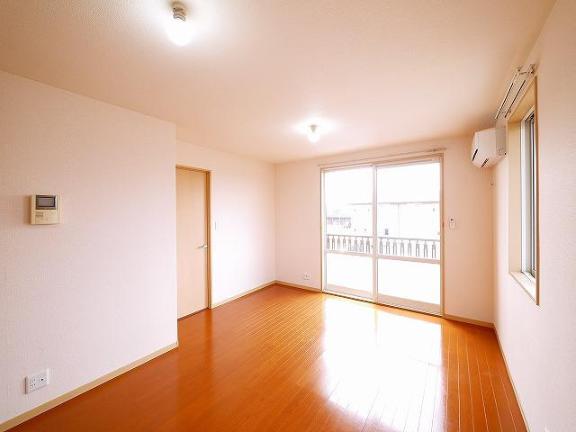 サニーサイドＦの居間・リビング|使いやすいリビングです