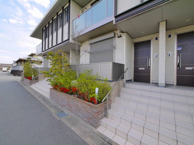 シャーメゾンサライⅠのエントランス|綺麗な共用部分です