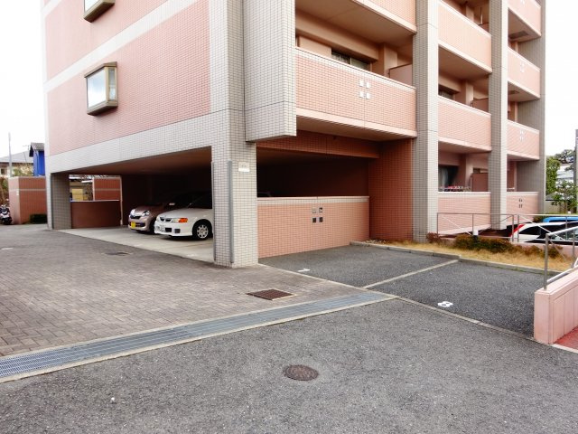 アーク・コートの駐車場