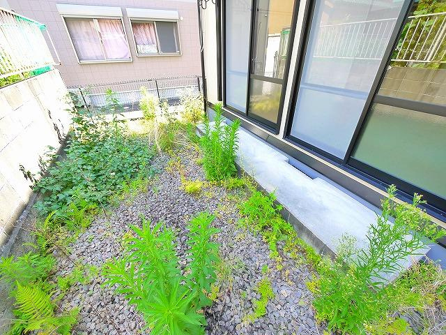 ビクトワールＡ棟のバルコニー|落ち着いた時間を過ごせるバルコニーです