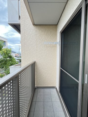 ベルアネスA棟のバルコニー