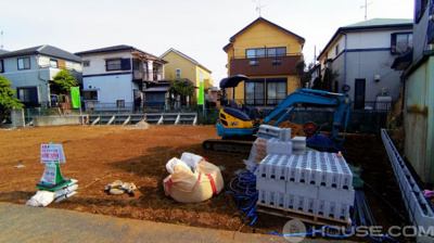 【外観】 | さいたま市見沼区新堤　カースペース２台　残り２棟