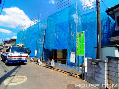 【外観】 | さいたま市見沼区新堤　カースペース２台　残り２棟
