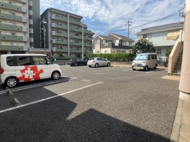 サンシャイン旭の駐車場