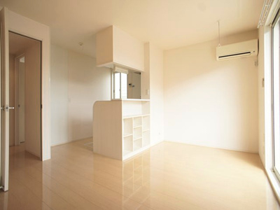 【居間・リビング】 | ライネスハイムＡ | 日当たる良好！快適に過ごせるエアコン住みです♪