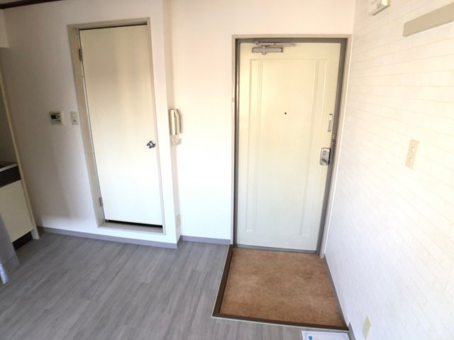エストメゾン( 近畿大学 一人暮らし )の玄関