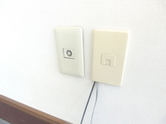  | 東間店舗 | アンテナ接続部・コンセント３面に有り。