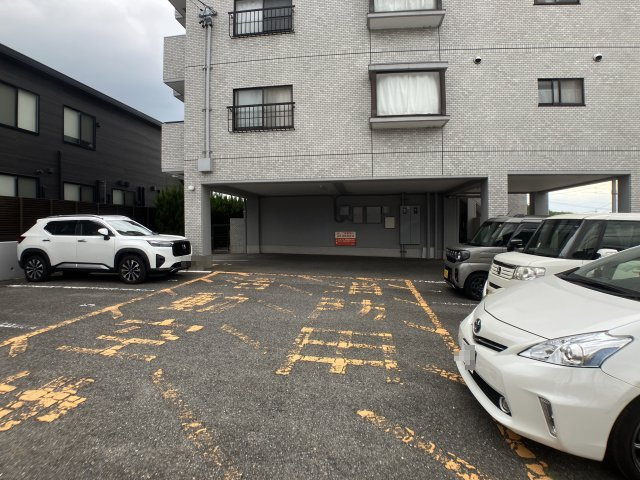アールズコートの駐車場