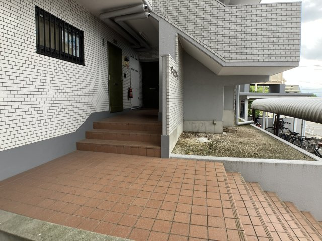 アールズコートのエントランス
