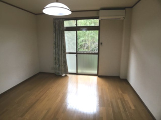 【洋室】 | メゾン悠遊 | 床と壁のクロスを替えています☆