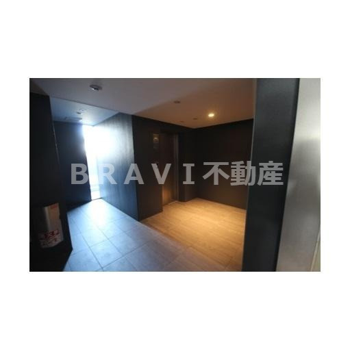 AXIS UMEKITA（アクシスウメキタ）　BRAVI不動産のロビー|【AXIS UMEKITA】ゆとりのあるロビーです