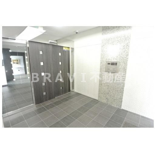 イーストヴィラ梅田　BRAVI不動産のエントランス|【イーストヴィラ梅田】落ち着いたエントランスです