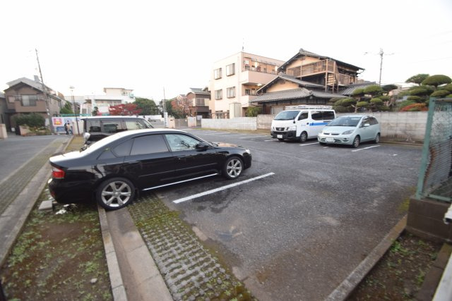 市川クローバーハイツ森の駐車場|駐車場があるので、車を買う予定の方も安心です