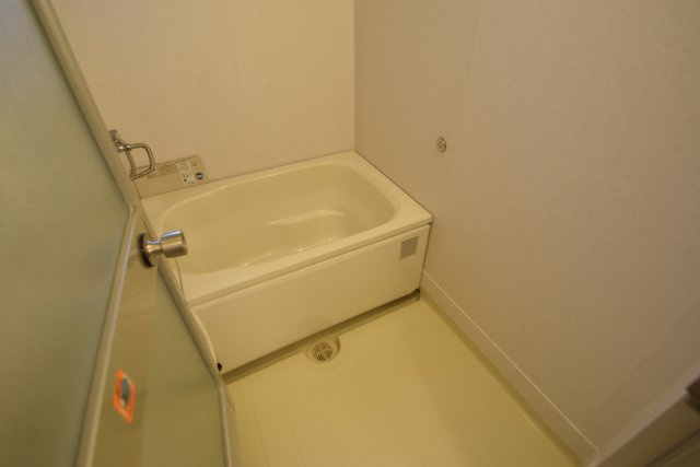 市川クローバーハイツ森の浴室|お風呂で日々の疲れを落としましょう