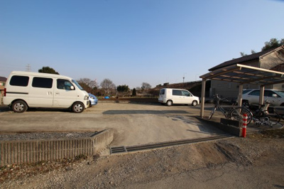 【駐車場】 | シンフォニーうつき | 屋根付き駐輪場　バイク駐輪無料です