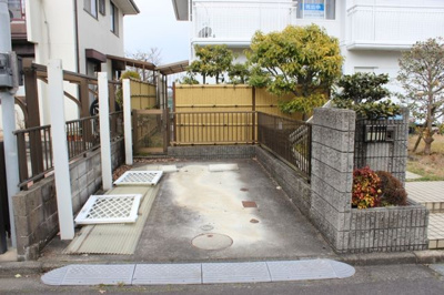 【駐車場】 | 大津市仰木の里1丁目21-6 リフォーム戸建て | 駐車スペース