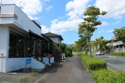 【周辺】 | 大津市仰木の里3丁目7-8店舗事務所 | 店舗前面の歩道部分
