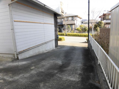 【駐車場】 | 大津市仰木の里3丁目7-8店舗事務所 | 駐車スペース奥より