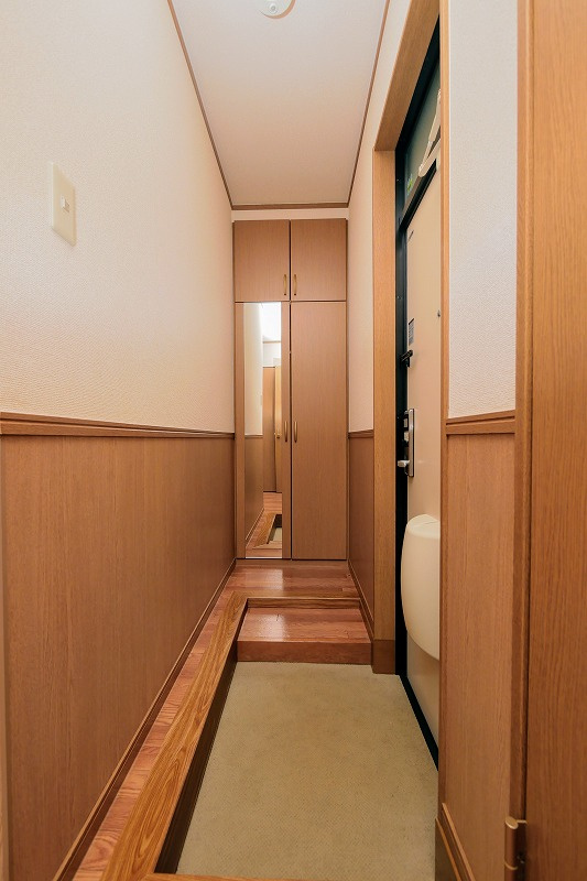 メゾンモンターニュC棟の玄関|メゾンモンターニュC101号室