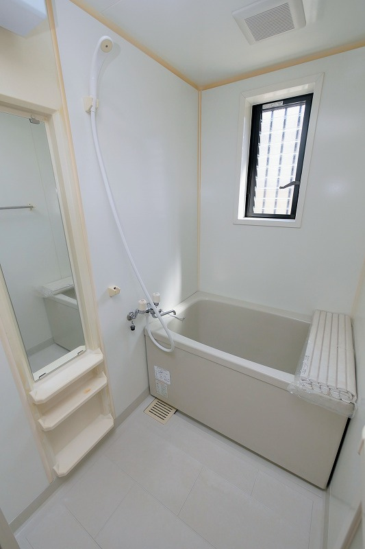 メゾンモンターニュC棟の浴室|メゾンモンターニュC101号室