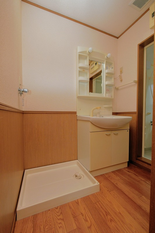 メゾンモンターニュC棟の洗面所|メゾンモンターニュC101号室