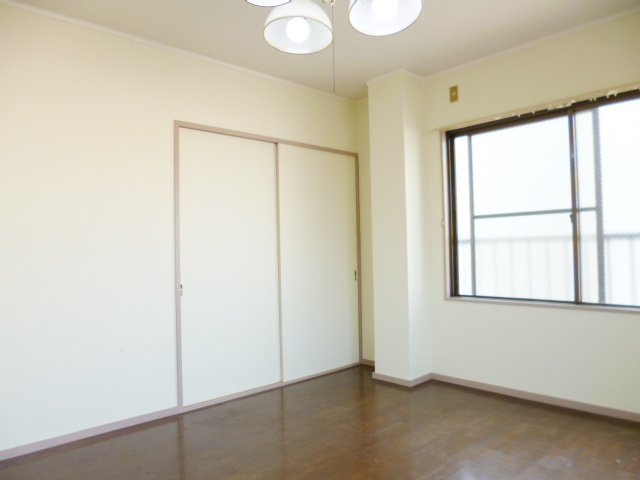 浅川マンションの洋室
