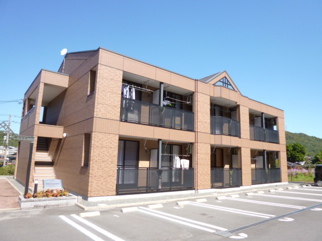 カタマポポラーレの外観