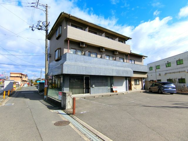 弘成エステートビルの駐車場