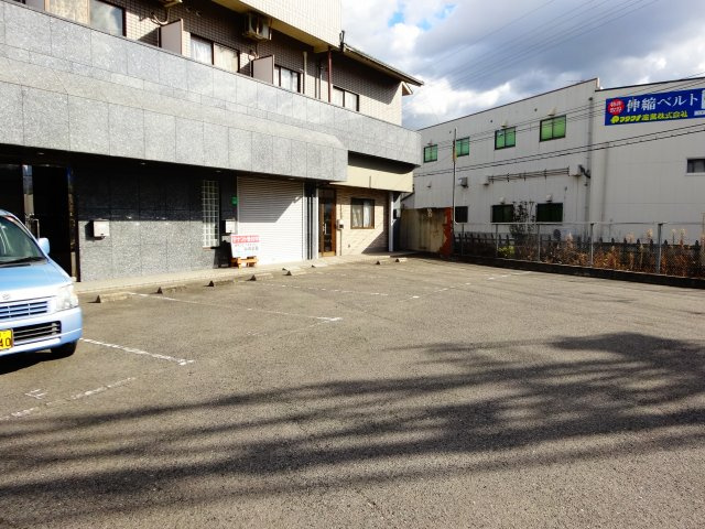 弘成エステートビルの駐車場