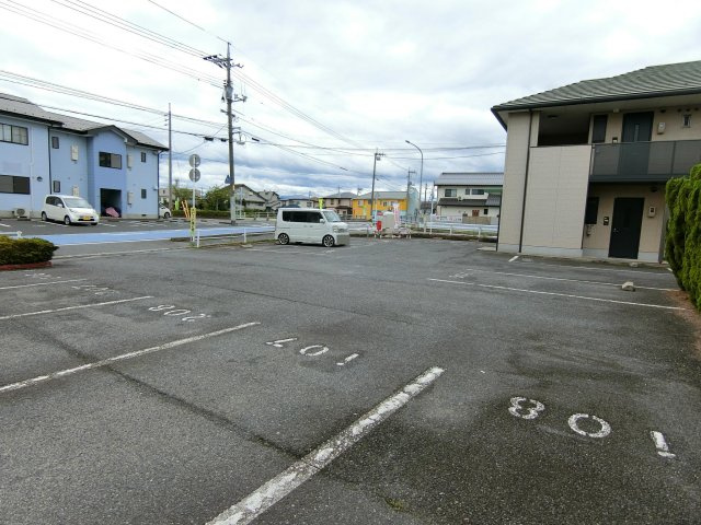 グリーンビューA棟の駐車場