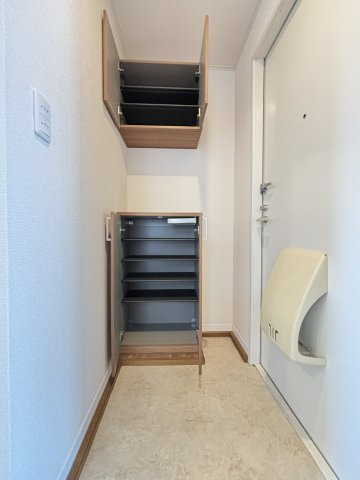 ローズササキの玄関