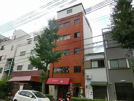 覚野ビルの外観