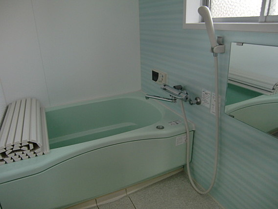 伸和コーポの浴室