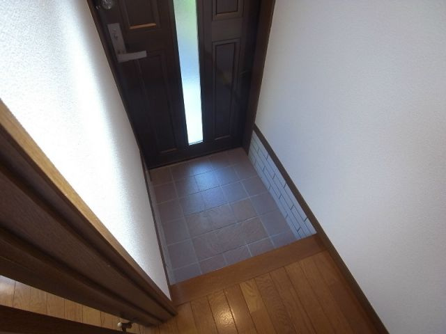 下山手ハイツの玄関