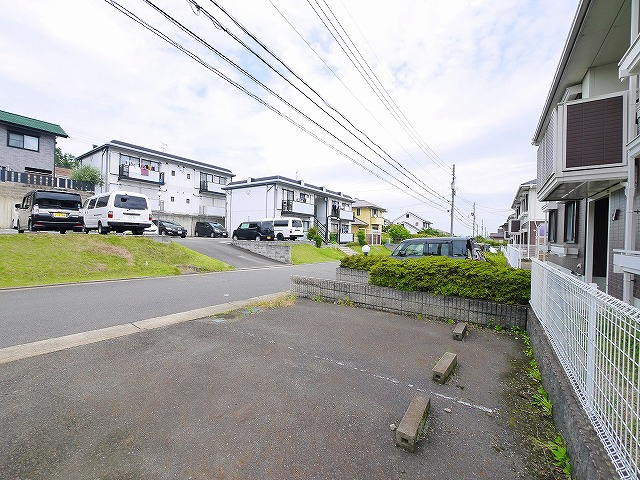 サンモールハイツAの駐車場