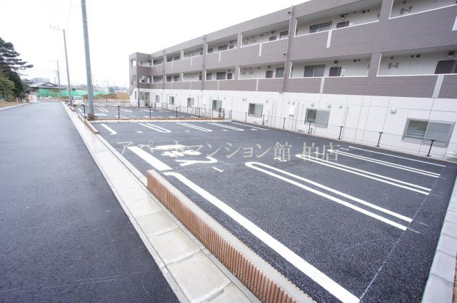 アリエッタ・ボスカートの駐車場