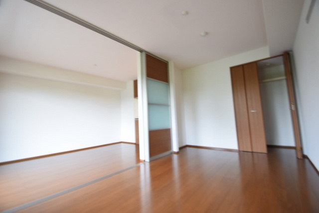 クリアコートの居間・リビング|広々とした室内です